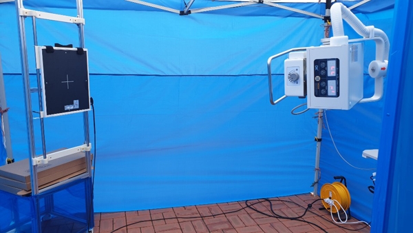 남해군보건소 선별진료소에 설치한 이동형 방사선(X-ray) 장비. (사진제공=남해군청)