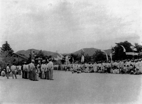 사진기록전시관에 전시된 1961년 06월 29일 재건국민운동촉진대회 광경. (사진제공=하동군청)