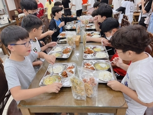 ‘의령군 맛·안전 잡다’…미래교육원 학생 ‘친환경 쌀’ 먹는다